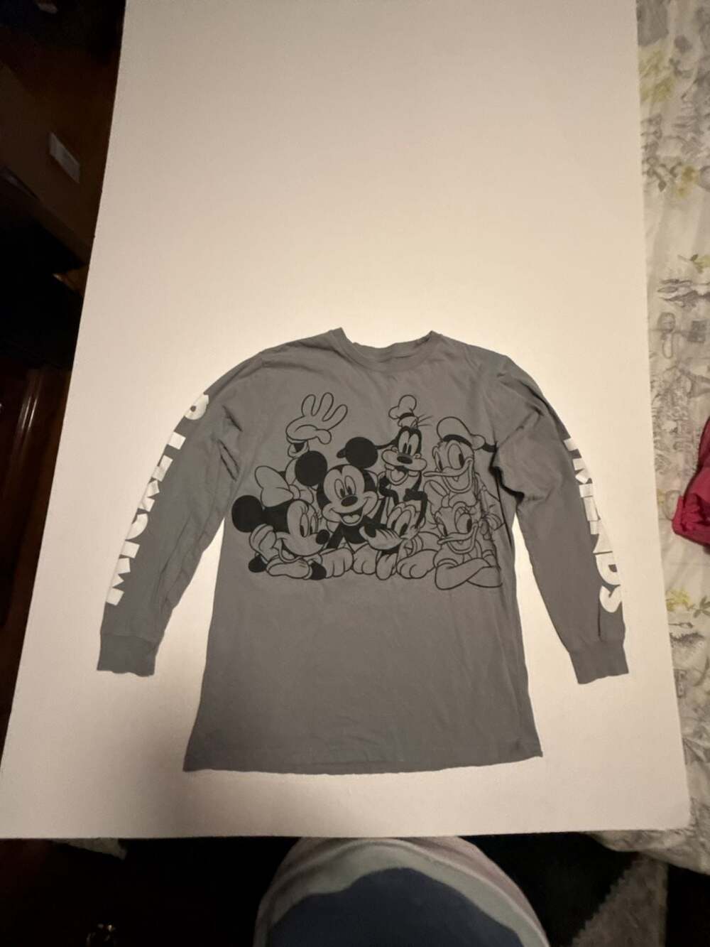 Disney Mickey and Friends Long Sleeve Graphic T-Shirt Size Large